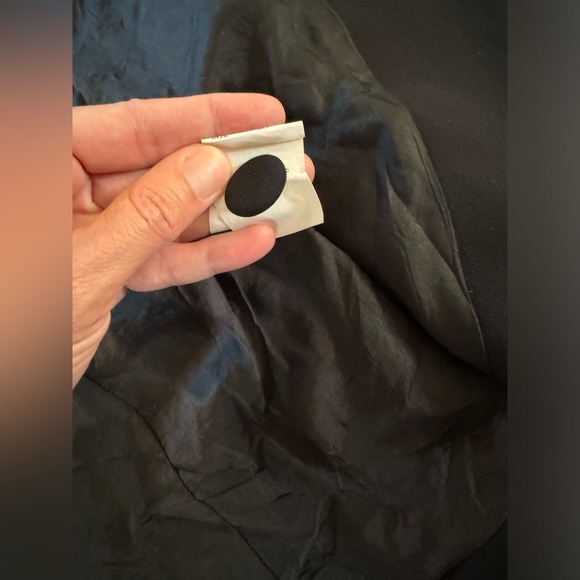 🟢LE CHATEAU sized small peplum black blazer. 🟢 - Picture 12 of 14